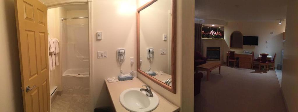 New Imperial Suites Whitecourt Bagian luar foto
