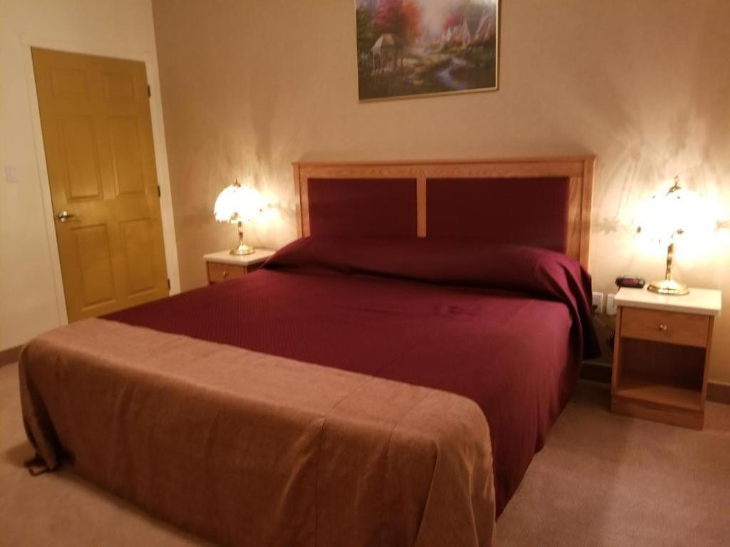 New Imperial Suites Whitecourt Bagian luar foto