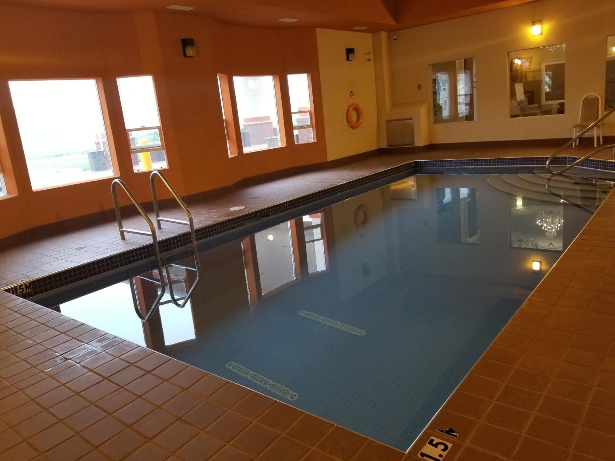 New Imperial Suites Whitecourt Bagian luar foto