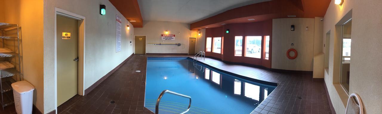 New Imperial Suites Whitecourt Bagian luar foto