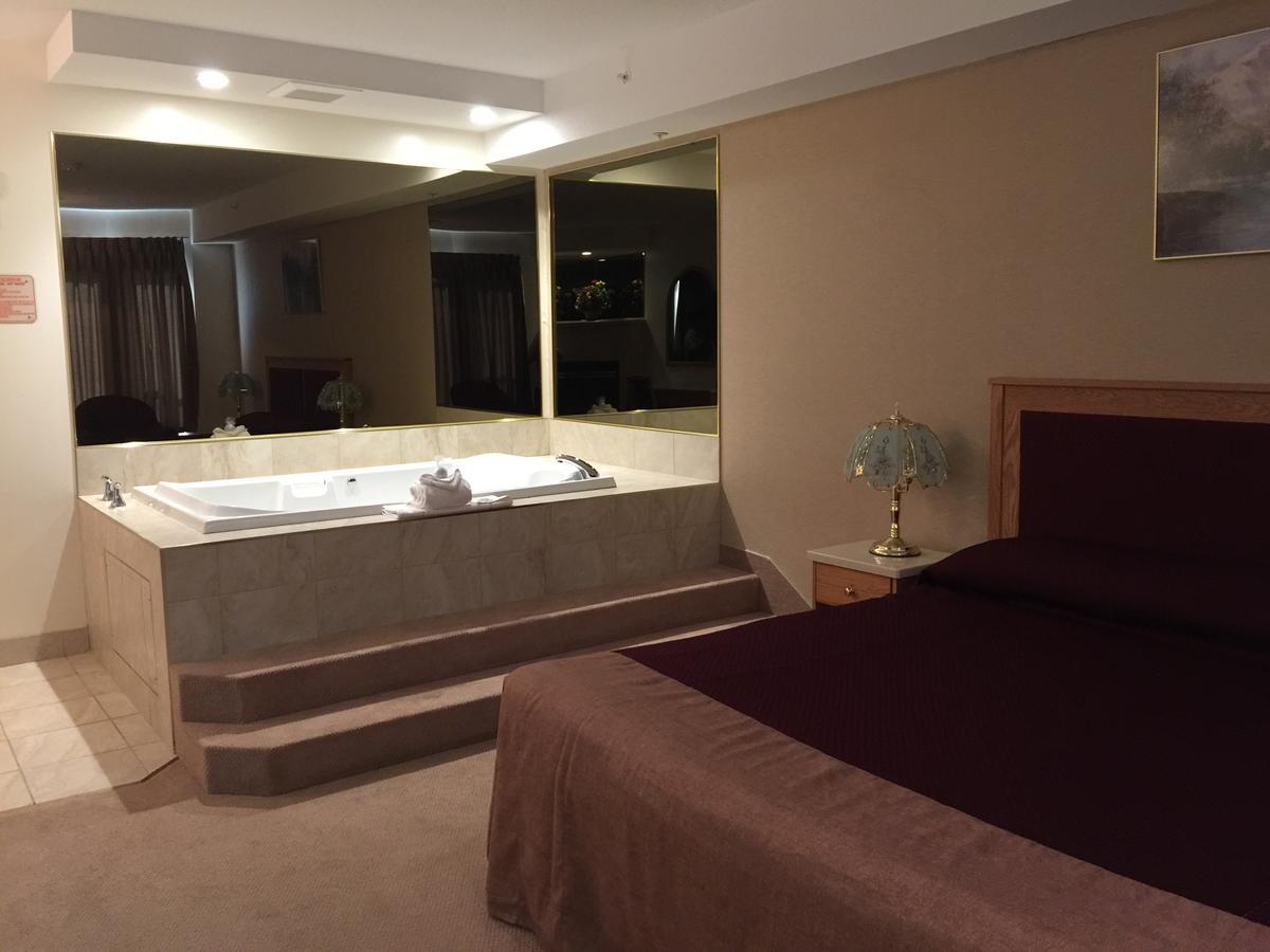 New Imperial Suites Whitecourt Bagian luar foto