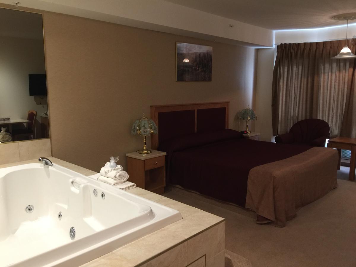New Imperial Suites Whitecourt Bagian luar foto